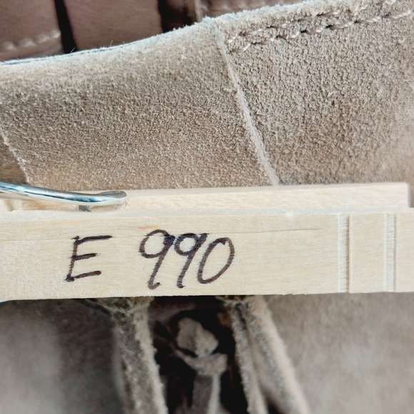 White Mountain Havana Taupe Tan Suede Leather Side Fringe Ankle Boots E990 - Picture 12 of 12